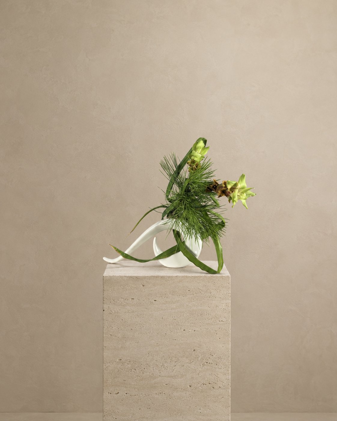 Ikebana arrangement "night garden" by arya flowerslab, Macerata