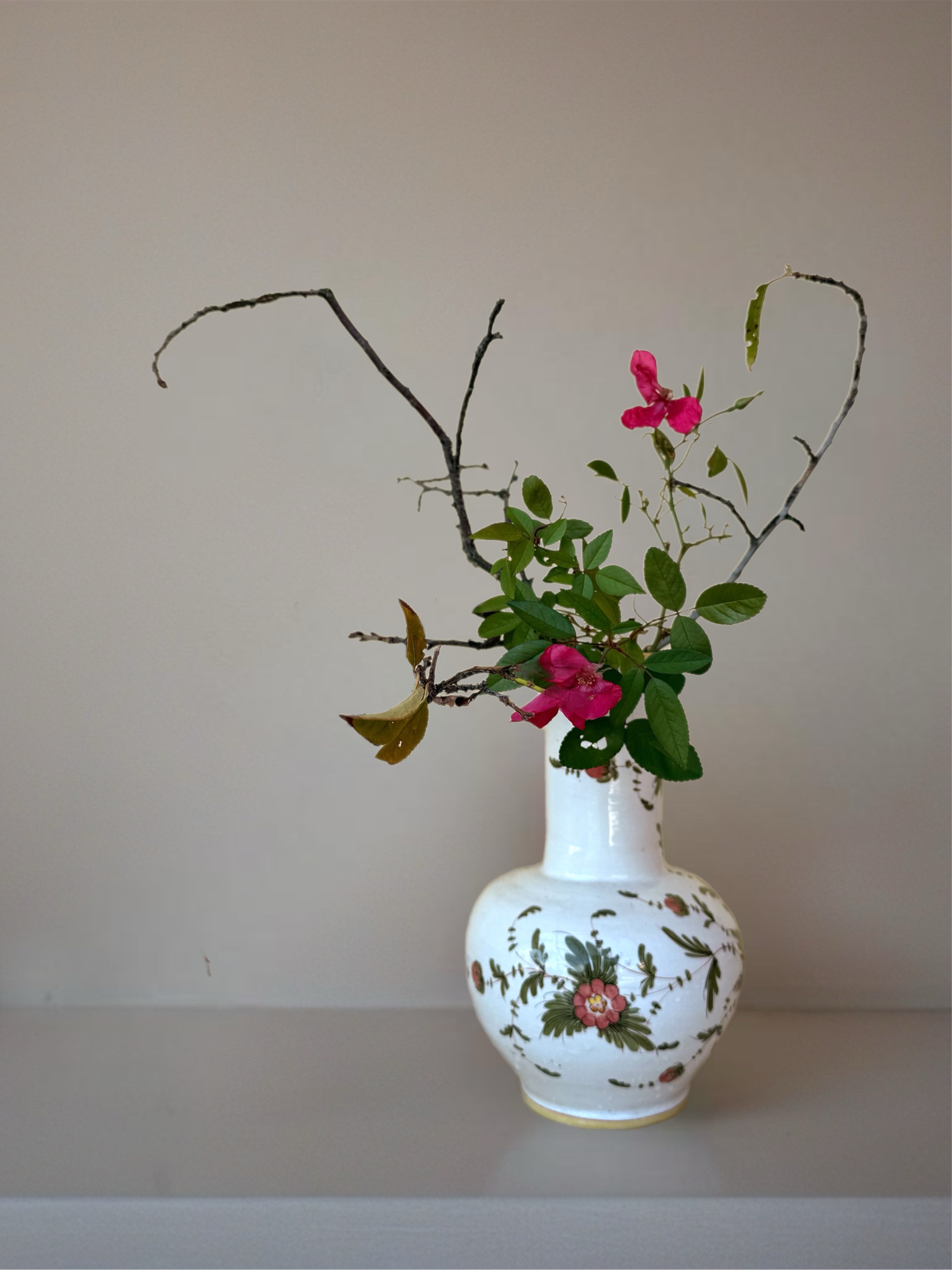 Ikebana arrangement "a gentle omen" by arya flowerslab, Macerata
