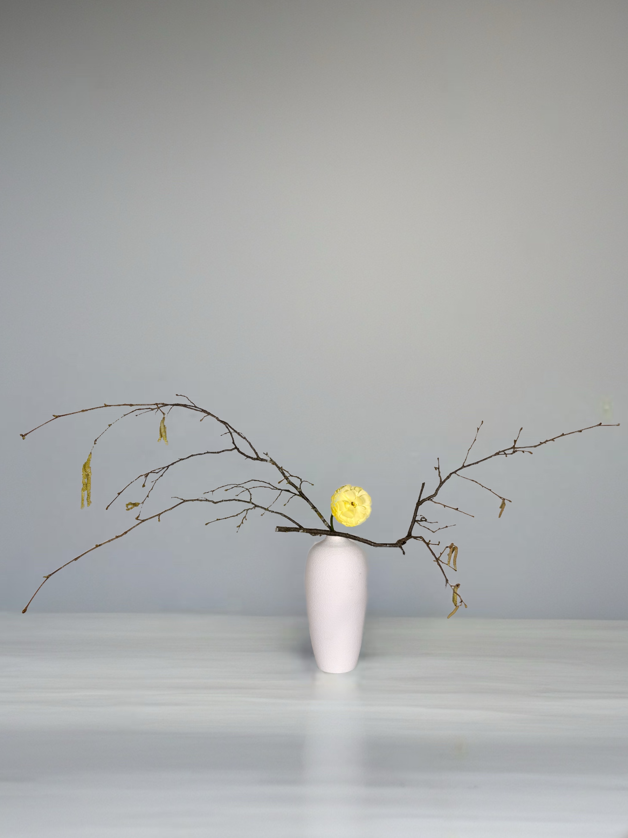 Ikebana arrangement "a silent conversation" by arya flowerslab, Macerata