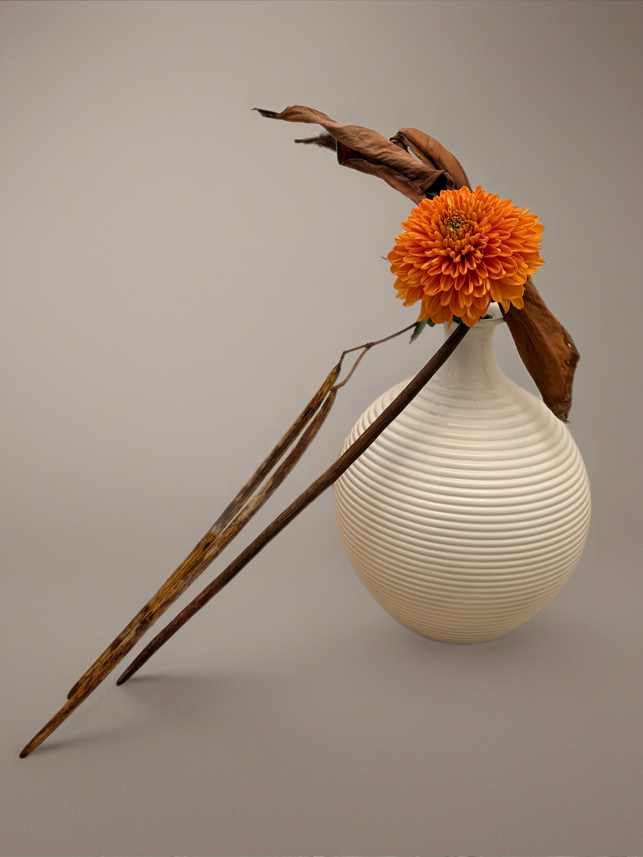 Ikebana arrangement "beauty in the strange" by arya flowerslab, Macerata