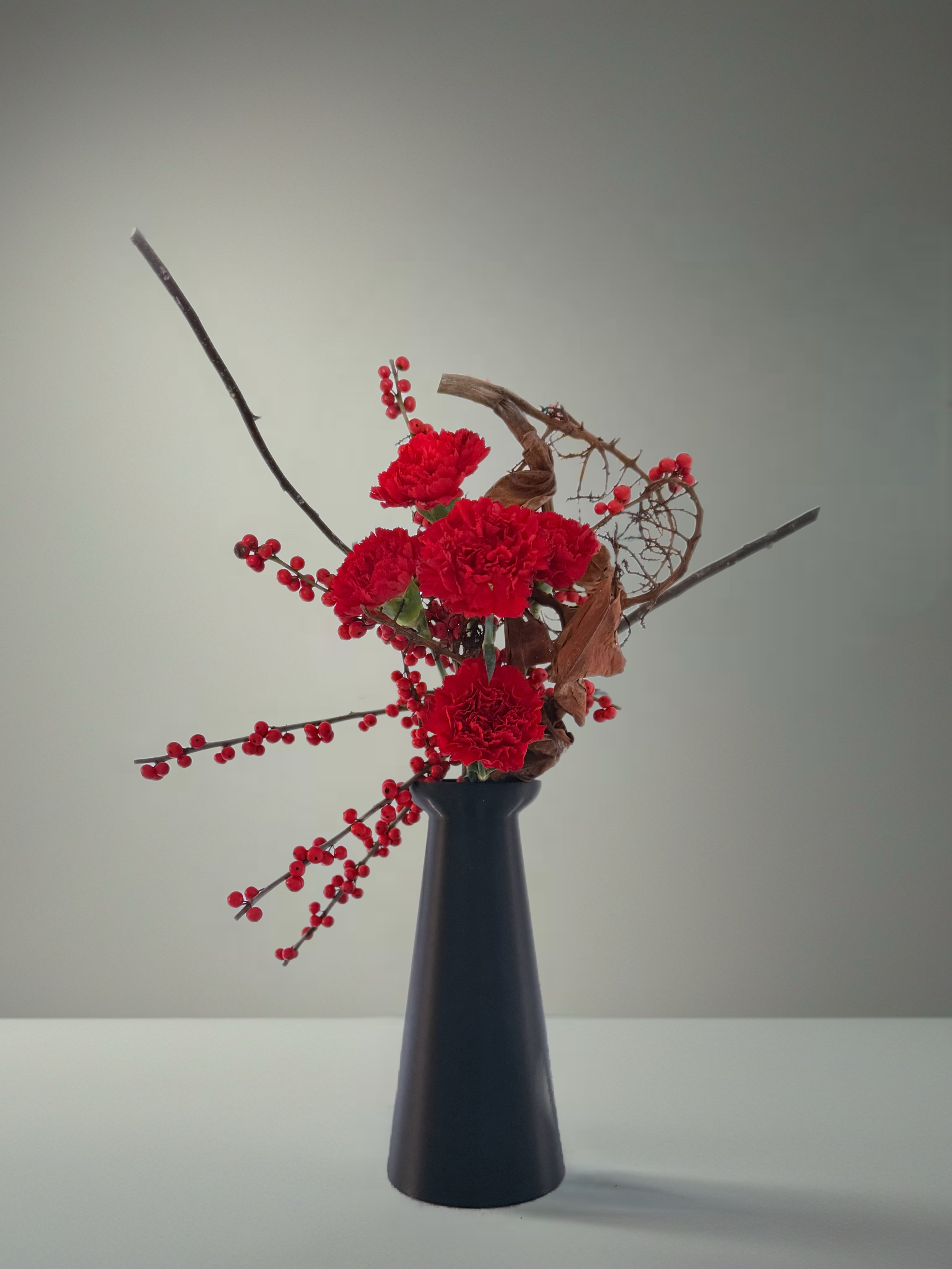 Ikebana arrangement "where the gaze breathes" by arya flowerslab, Macerata