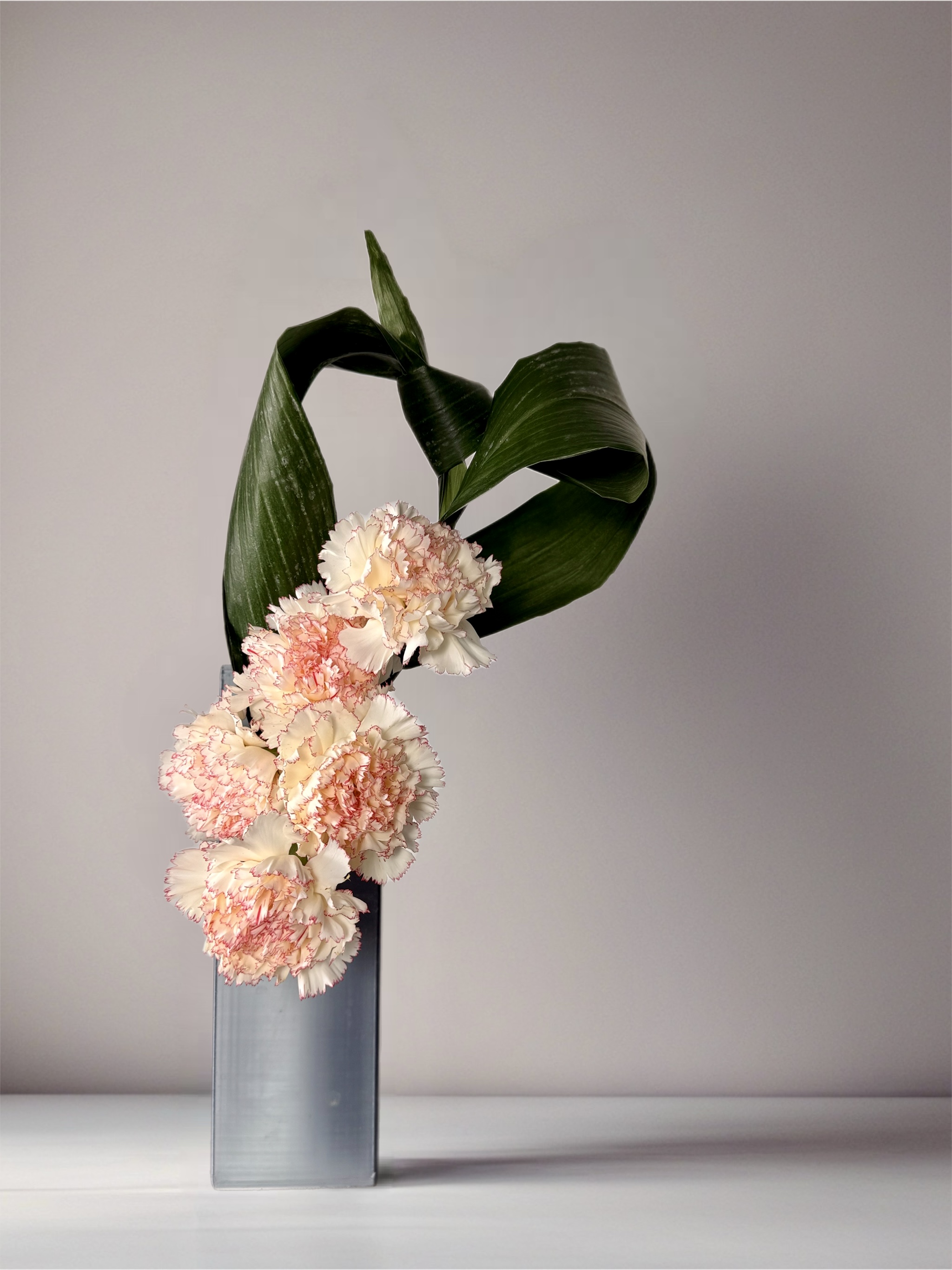 Ikebana arrangement "whispered grace" by arya flowerslab, Macerata