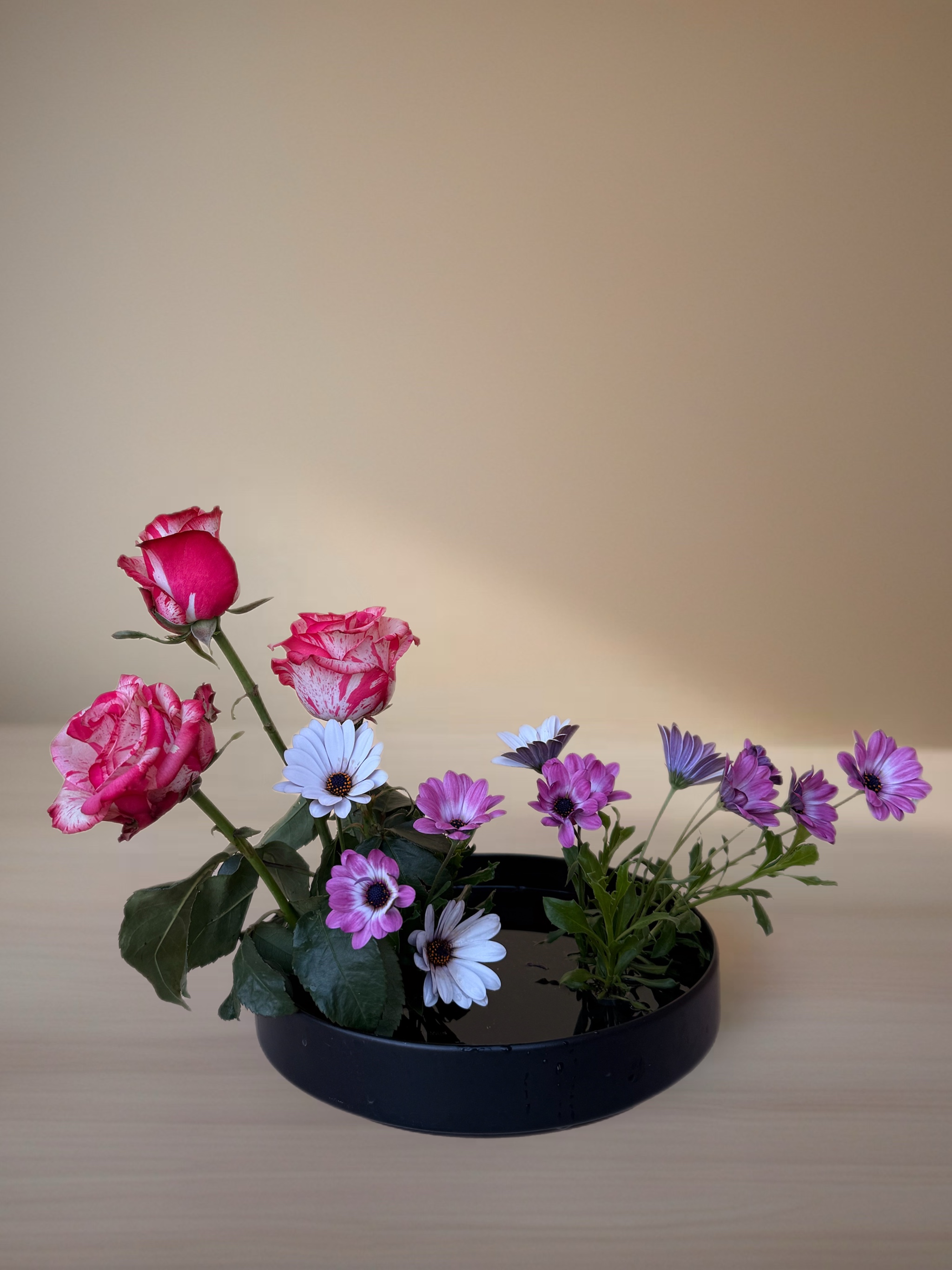 Ikebana arrangement "secret garden" by arya flowerslab, Macerata