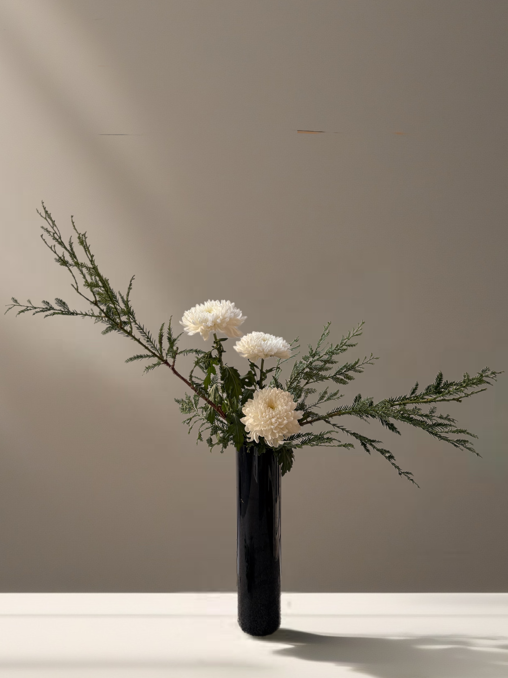 Ikebana arrangement "divinize" by arya flowerslab, Macerata